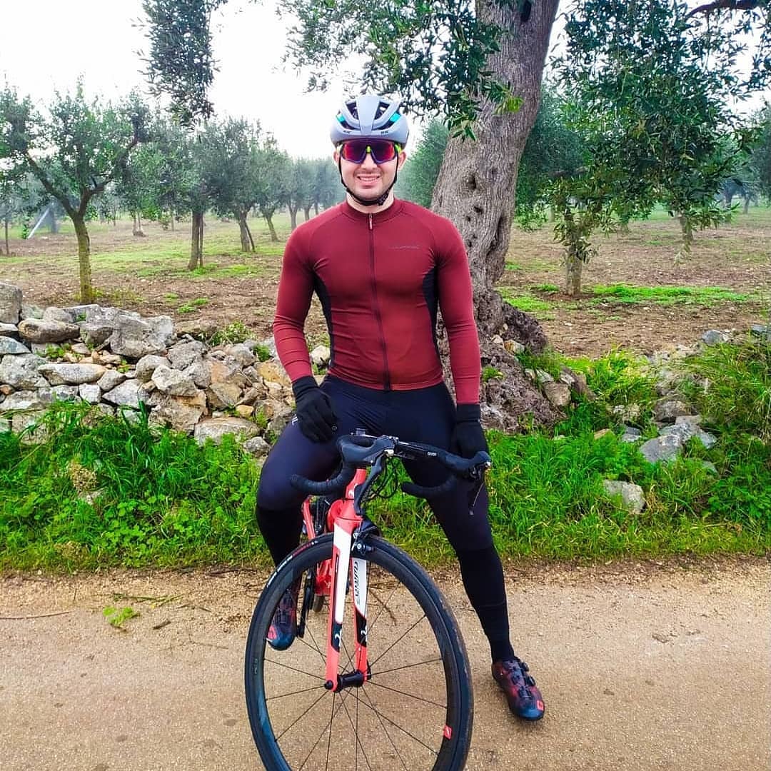 Santicshopjp's tweet photo. #Repost 📸 @andrea_athletes 👕@santicshop
• • • • • •
Conversano
#ロードバイク #自転車のある生活 #自転車  #サイクリング #ロードバイク初心者 #santicshop #santic  #bicyclelife #cyclingphoto #bicycles https://t.co/QW3yCcNuGh