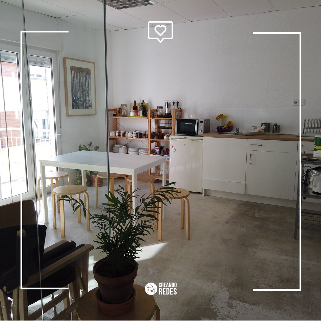 Os presentamos la cocina, aquí hacemos esos “descansitos” tan necesarios para seguir trabajando

#Nosotr@s #nuestroespacio #laoficina #descanso #trabajo #break