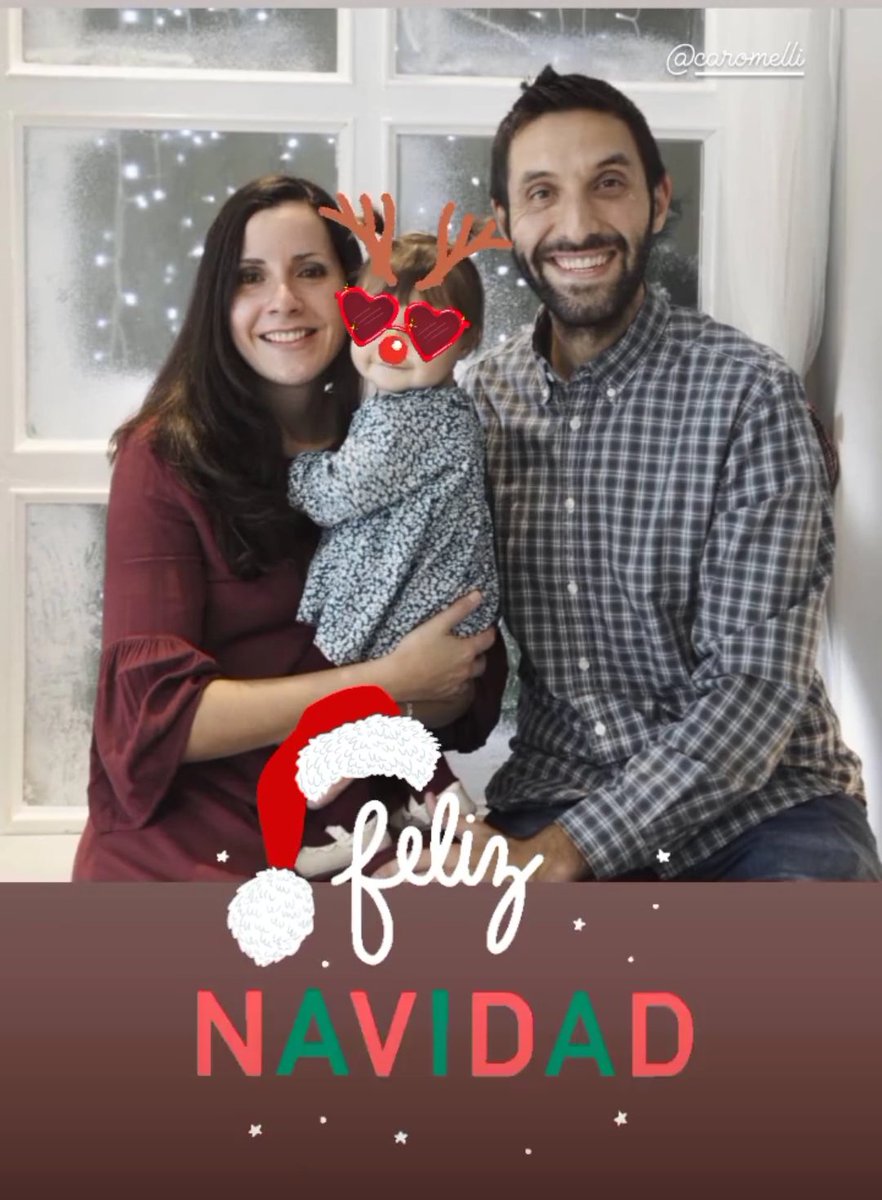 A pesar de las dificultades y que estas Navidades van a ser muy diferentes, <a href="/carolinafcaro/">Carolina Fernández</a> #Lúa y yo os deseamos nuestros mejores deseos. #felicesfiestas #feliznavidad #merryxmas2020