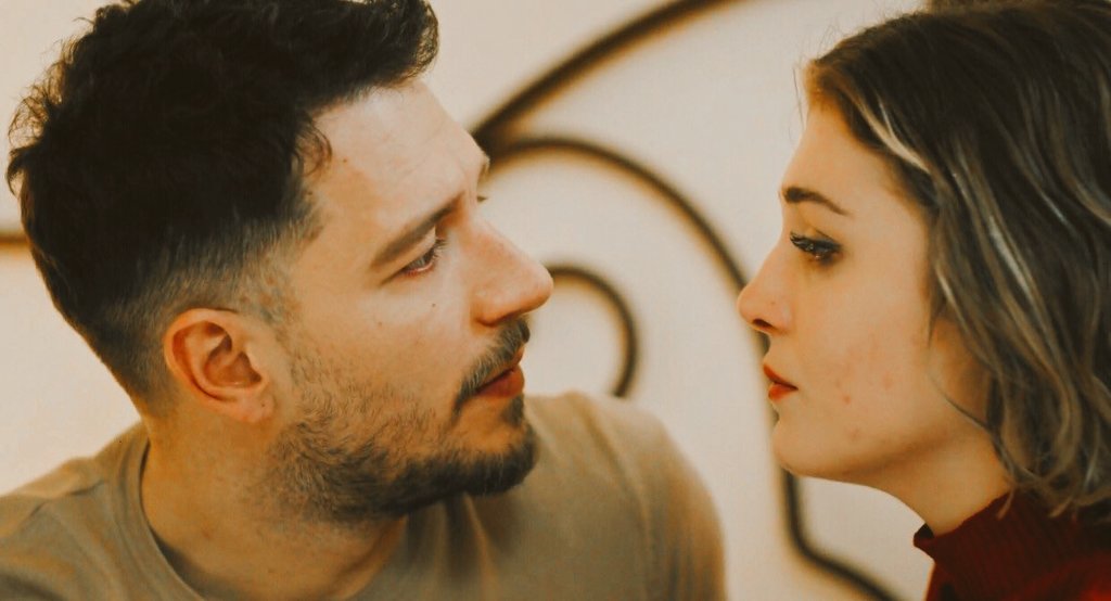 Divaicikolatasi's tweet photo. -Keşke Nare’ye değil de bana aşık olsaydın💔 
+Ne olurdu o zaman?
-Sana aşık olurdum😢
#SefirinKızı #GedSah https://t.co/RtUBDeBSkH