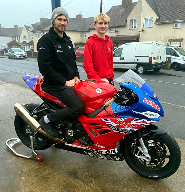 NEWS: Astro-JJR announce <a href="/Allingham95/">David Allingham</a> alongside <a href="/ShaneRRacing/">Shane Richardson</a> and Junior team for 2021 Pirelli National Superstock 1000 Championship  

📰 bit.ly/34Bh87h