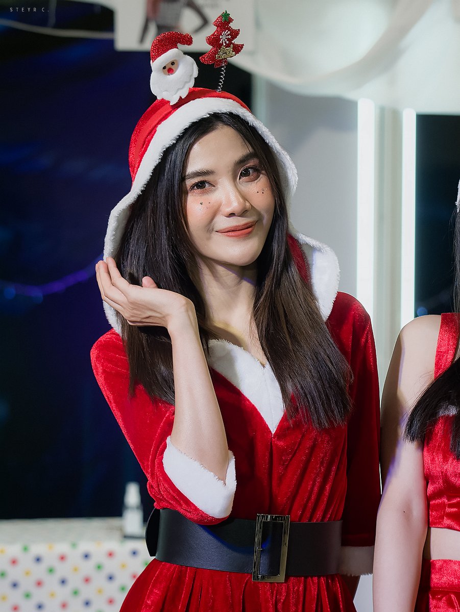 steyrc's tweet image. #PetchSWEAT16 #SWEAT16

HI-FIVE &amp;amp; 2Shot: SWEAT16 Merry Christmas Wishes to you! (19/12/2020)