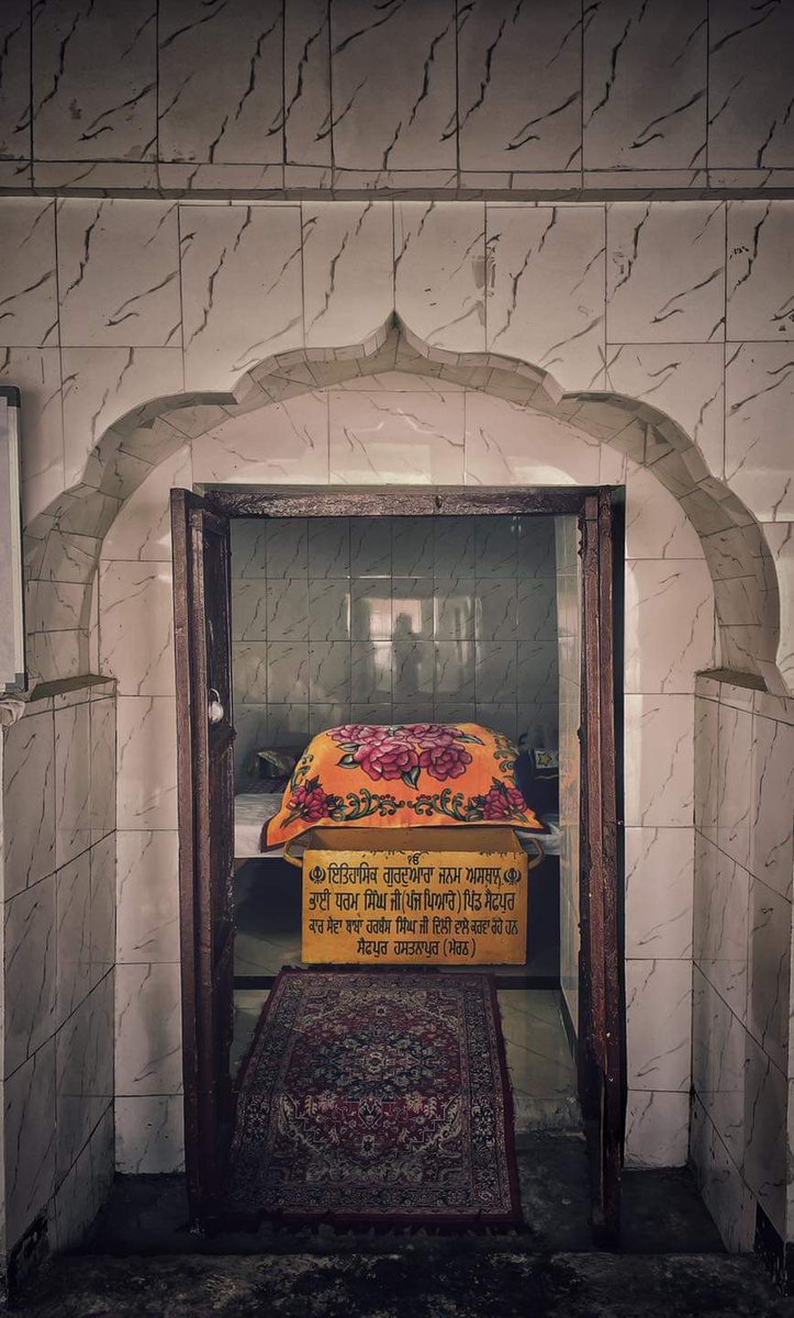 StudioDharma1's tweet photo. गुरु गोविंद सिंह के पंज प्यारे भाई धरम सिंह गुरुद्वारा सैफपुर करमचंदपुर,हस्तिनापुर,मेरठ जो की सिख समुदाय में सबसे पवित्र केंद्रों में से एक मान��� जाता है  

#religiousmarves
#streetphotography #studiodharma #exploringmeerut
#saifpurkaramchandpur #panchpyarae https://t.co/Gujxjrr68m