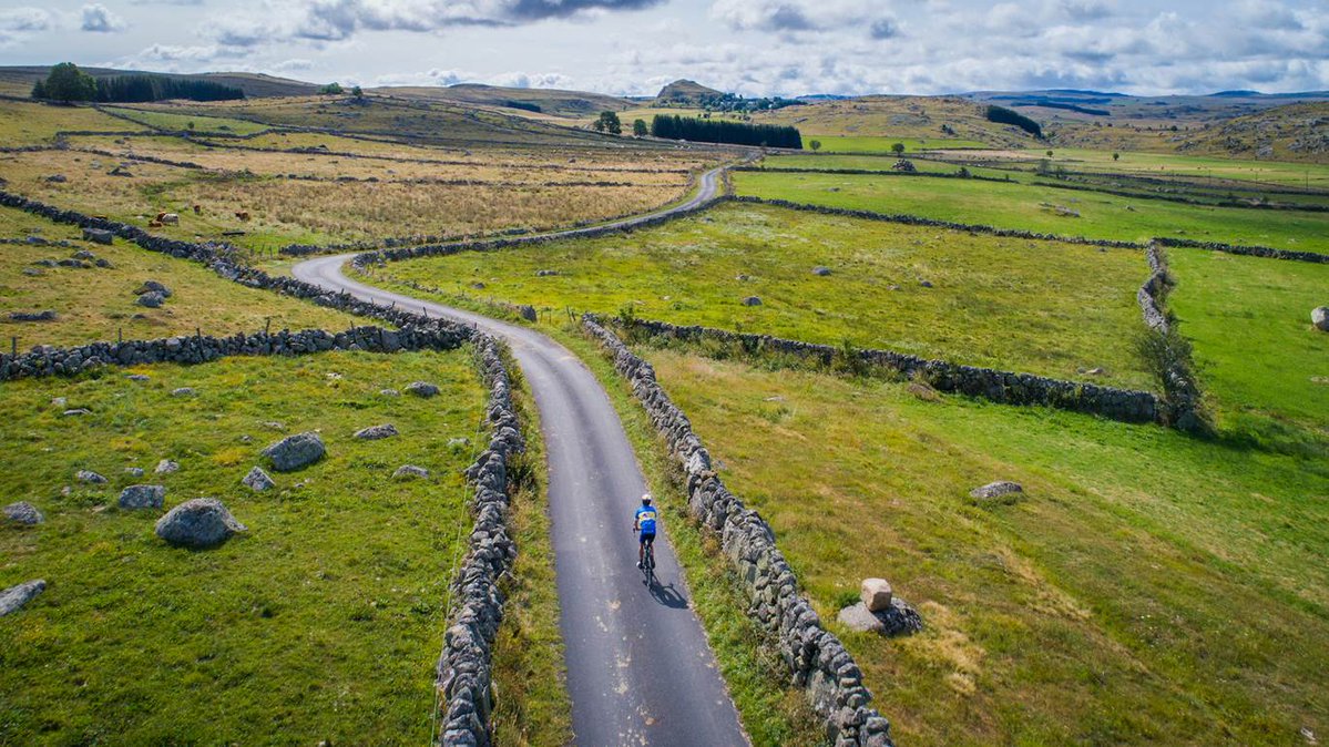 VoyageOccitanie's tweet photo. 🌿 En Occitanie, la nature est reine.
Voici une sélection de nos plus belles balades à pied, à vélo, à VTT 👉 https://t.co/KeeINuGxKE https://t.co/gy7ZgGCehf