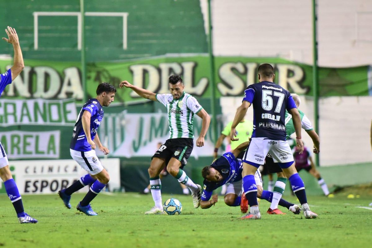 goldmediacancha's tweet photo. #CopaDiegoMaradona | #ZonaCampeonatoB | 
Repaso día #Lunes 

#Banfield 2-1 #GimnasiaLP

PT
⚽ 2' Agustín Fontana (B)

ST
⚽ 3' Matías #García (G)
🔴 28' Marcelo #Weigandt (G)
⚽ 52' Jesús #Datolo -p- (B) https://t.co/lNRH9xV9d5