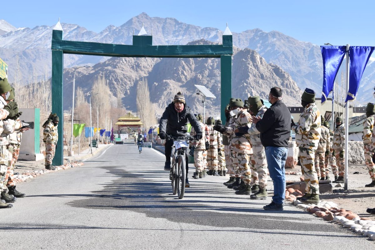 MP Ladakh @jtnladakh Flagged Off #FitIndiaCyclothon by @ITBP_official in Leh under @FitIndiaOff
33 participants participated on the theme- #FitnessKiDoseAdheGhanteRoz in all @nwftr_itbp Force unit/formation
@prasarbharti @ddnewsladakh @KirenRijiju @airnewsalerts @Ravinder_Dangi1