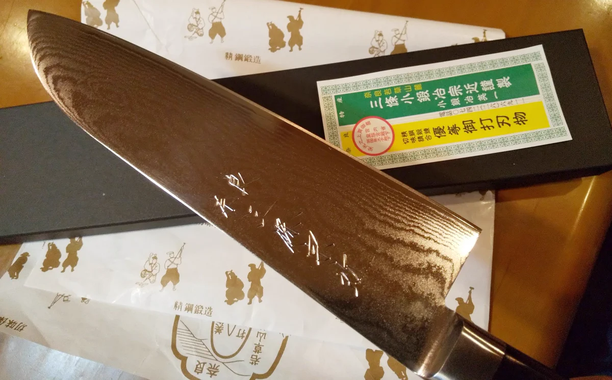 使っていた三条宗近をお兄さんにあげたので…新しいダマスカス鋼の包丁を購入！