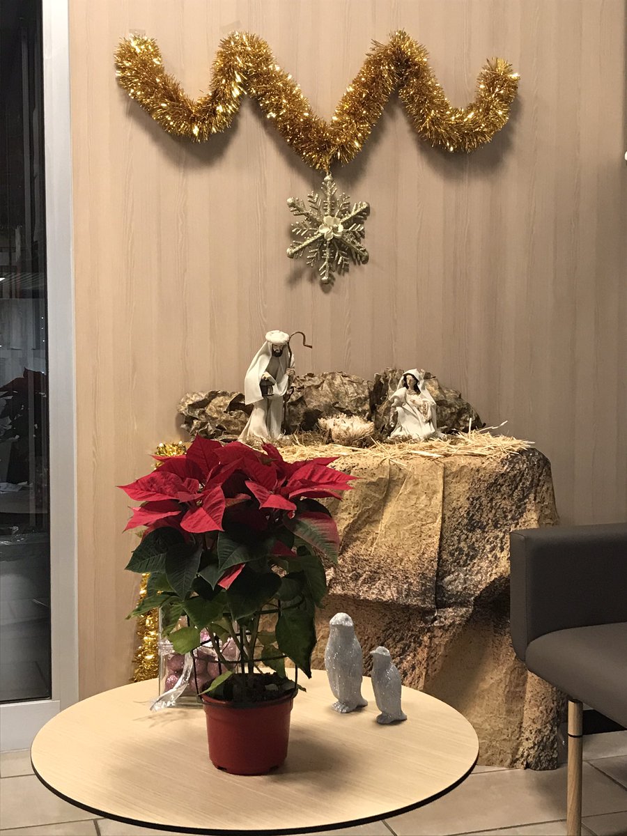 TuriiTurii's tweet photo. En @RSPatioPalacios se vive el día de la lotería como el inicio del periodo navideño a tono con nuestra decoración. Es una tradición instaurada que nos transmite mucha alegría,se escucha en todo el centro ¡Suerte y Feliz Navidad!  @rtve #LoteriaRTVE #LoteriaDeNavidad https://t.co/3woydnFgEB