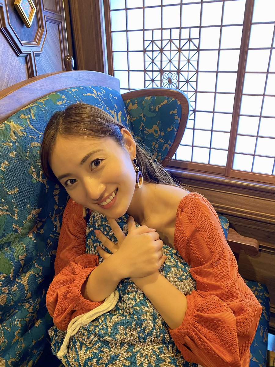 SaayaOfficial's tweet photo. 【発売中】
週刊ポスト デジタル写真集
『紗綾と行く！
　1泊2日湯けむり 九州豪華列車旅』
JR九州 観光列車「36ぷらす3」での旅の様子是非見てね🚂🛤
鹿児島→宮崎→大分を旅したよ💛
https://t.co/6N3KVnCWUl
#36ぷらす3  #jr九州 https://t.co/KLMs8XOVxP
