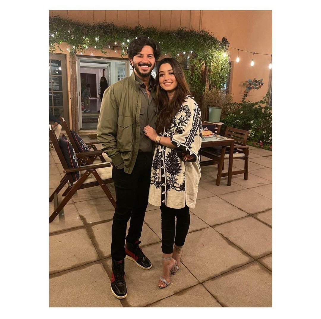 dq_bhakthans_'s tweet photo. Here's to another year of being great together 👨‍👩‍👦🎈
Happy wedding anniversary DQ and amaal❤️

@dulQuer @amaalnizam 

#CharlieTrendOnDec23 💕
#DulquerSalmaan | #Kurup https://t.co/qBaIbQgC1Y