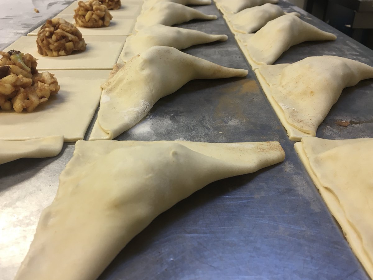 #appelflappen
Lieve mensen, hebben jullie al genoeg lekkers in huis? Onze winkel is op 1e en 2e Kerstdag en Nieuwjaarsdag gesloten, maar verder gewoon open, van 9-16 uur. Heerlijke dagen gewenst allemaal!