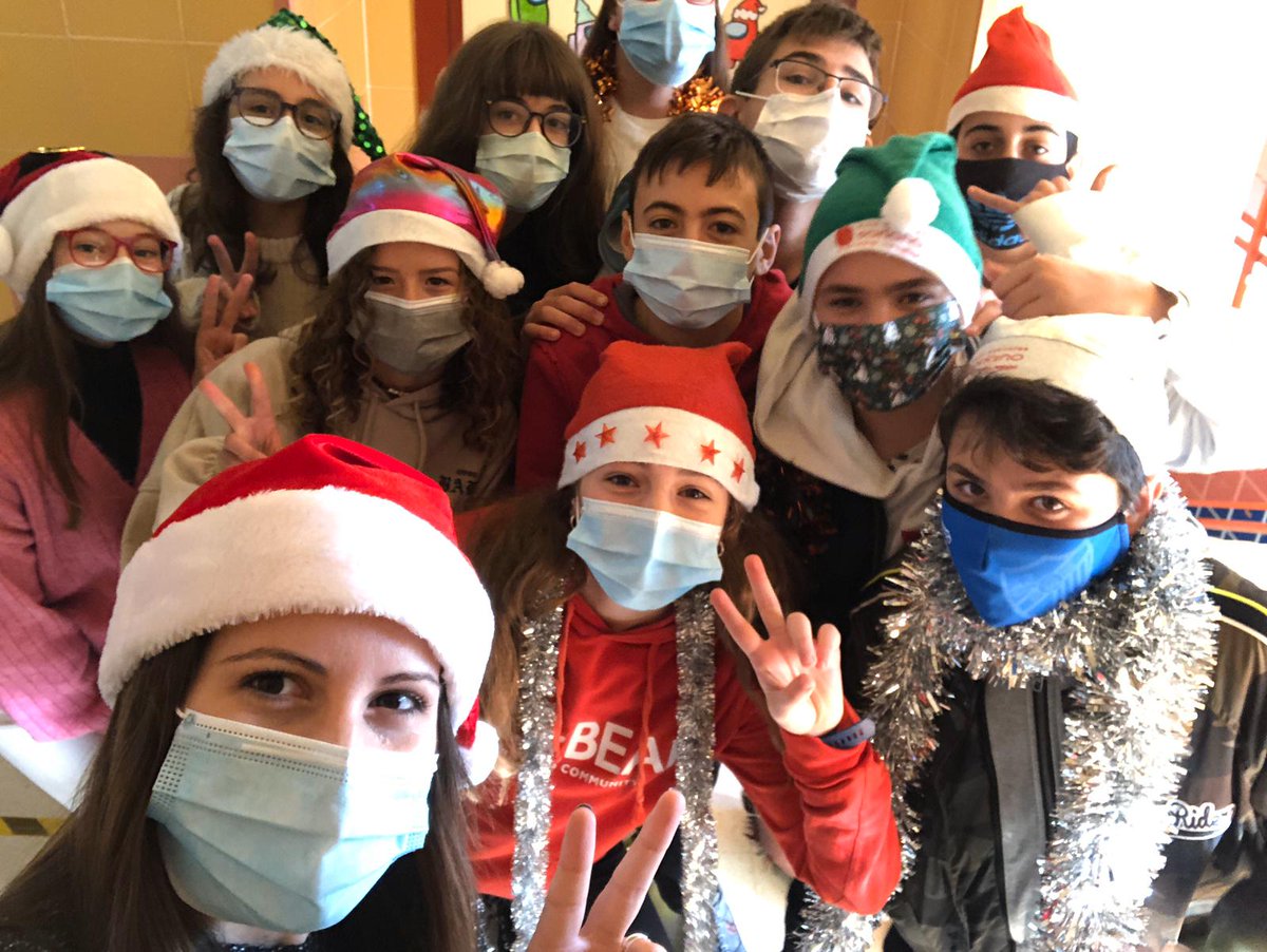 ies_mollina's tweet photo. Llegamos al final del trimestre con una sonrisa: ¡felices fiestas! https://t.co/2gu2KKtBK6 #Navidad2020 #SaveTheChildren #vacaciones https://t.co/lLisSjuKLQ