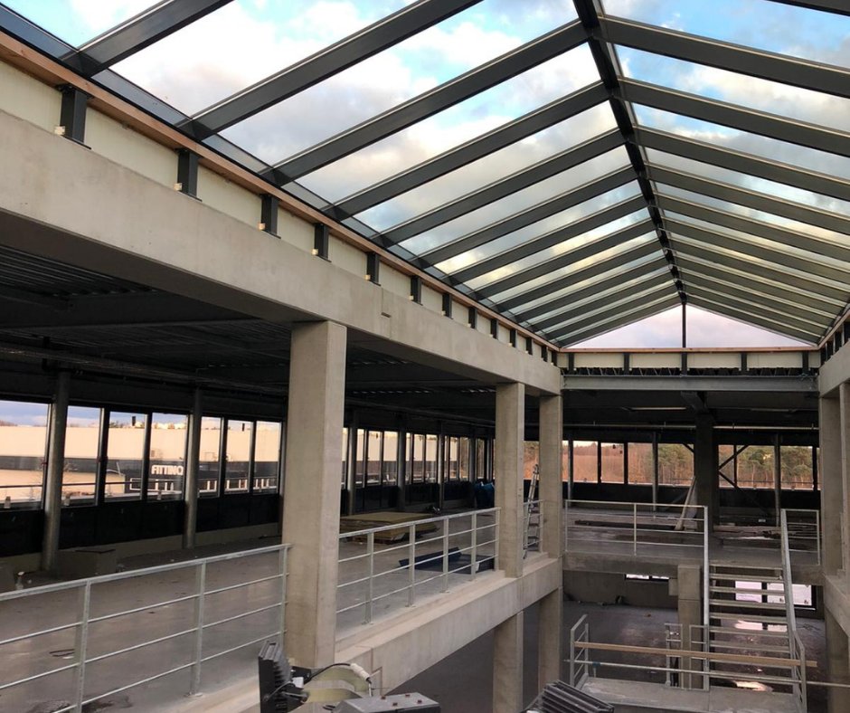 Werkzaamheden nieuwe bedrijfslocatie <a href="/msschippers/">MS Schippers</a> Hapert in opdracht van <a href="/willynaessens/">Willy Naessens Group</a> bijna afgerond! Voor dit omvangrijke project (totale oppervlakte ± 47.523 m²!) leveren en monteren wij diverse aluminium gevelelementen. bit.ly/2Jclv1l