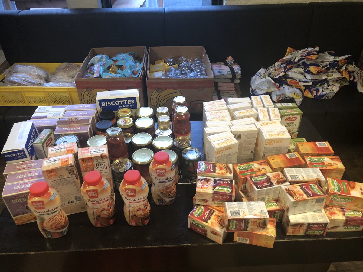 Een mooi kerstpakket aan kunnen bieden aan de statushouders.
Grote dank gaat uit naar de gulle giften van:
- <a href="/albertheijn/">Albert Heijn</a> Oldenzaal
- <a href="/JumboSupermarkt/">Jumbo Supermarkten</a> Oldenzaal
- Roc Twente
- Coop Oldenzaal
- <a href="/europastry1987/">Europastry</a> Oldenzaal
- <a href="/prepain_bv/">Pré Pain BV</a> Oldenzaal
- <a href="/kvvquick20/">KVV Quick'20</a> <a href="/StadOldenzaal/">Gemeente Oldenzaal</a>