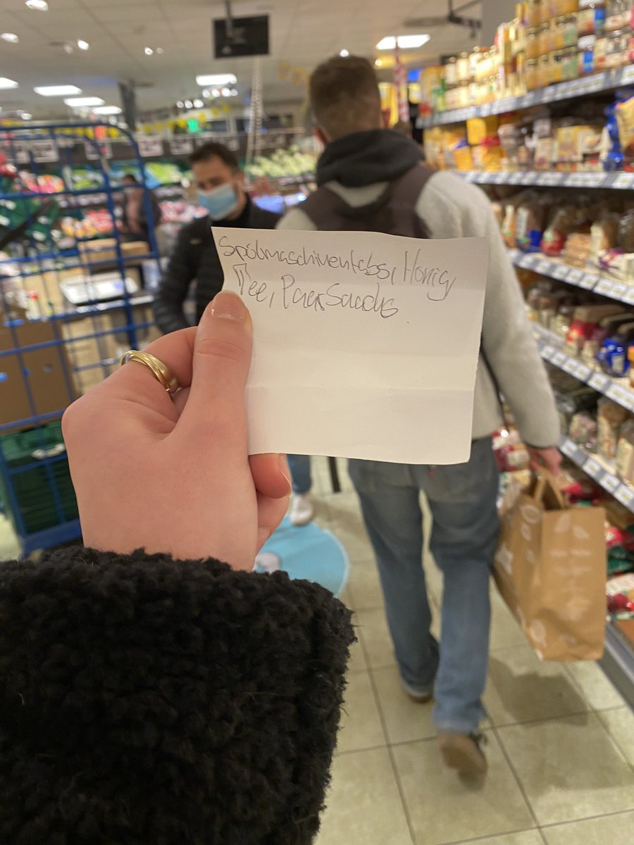 lilnaenae's tweet photo. This dude really wrote drown „ a few snacks“ 😭 https://t.co/XonN8KvuMS