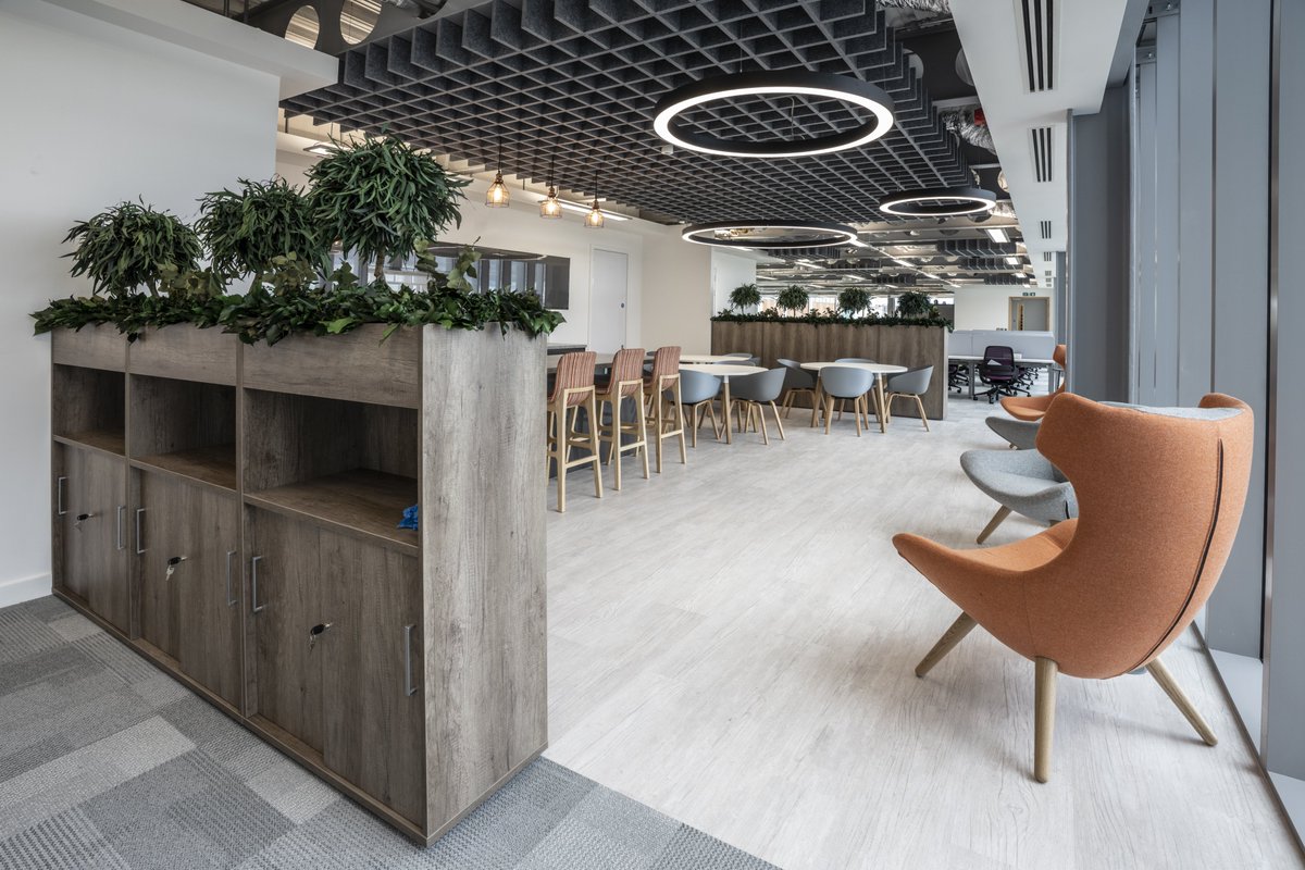 amhworkspace's tweet photo. When you partner with amazing people who help bring your vision to reality! Thanks @InnerspaceIan &amp; @InnerspaceRich who worked with us to bring biophilia into @NGPLtd - eco friendly, real preserved foliage 🌴🌵🌳 https://t.co/FA1bwIPNnj