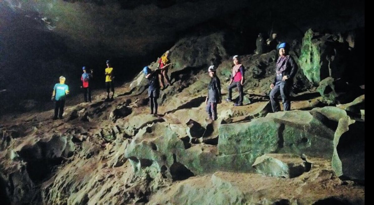 IyliaPuti's tweet photo. Don't be afraid to explore, Let’s go caving !
#O20JRN500 #JOURNERATION #Tourism #cuticutimalaysia #merapoh #pahang #VisitMalaysia
@mrhamz https://t.co/715qUyqVMs