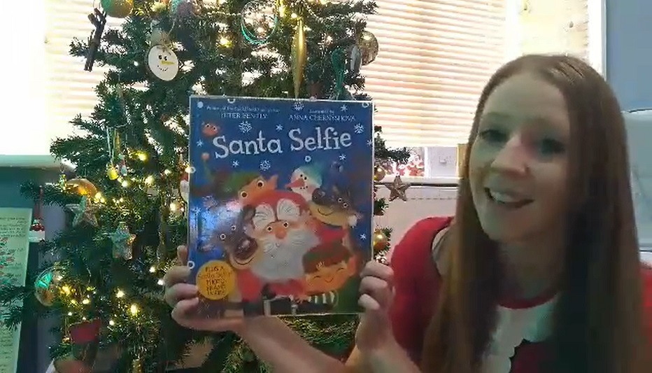It's Christmas Storytime from #Stockport Libraries, this week Jenni reads Santa Selfie by <a href="/PeterBently/">Peter Bently</a>  and Anna Chernyshova published by <a href="/MacmillanKidsUK/">Macmillan Children's Books</a> orlo.uk/NTdRz <a href="/MySketchbooks/">Anna Chernyshova</a>  #LibrariesFromHome  <a href="/GMLibraries/">GMLibraries</a> <a href="/earlyyears_SK1/">EarlyYears Stockport</a> <a href="/StockportMum/">Stockport Mumbler</a>  <a href="/The_SK_Family/">Stockport Family</a>
