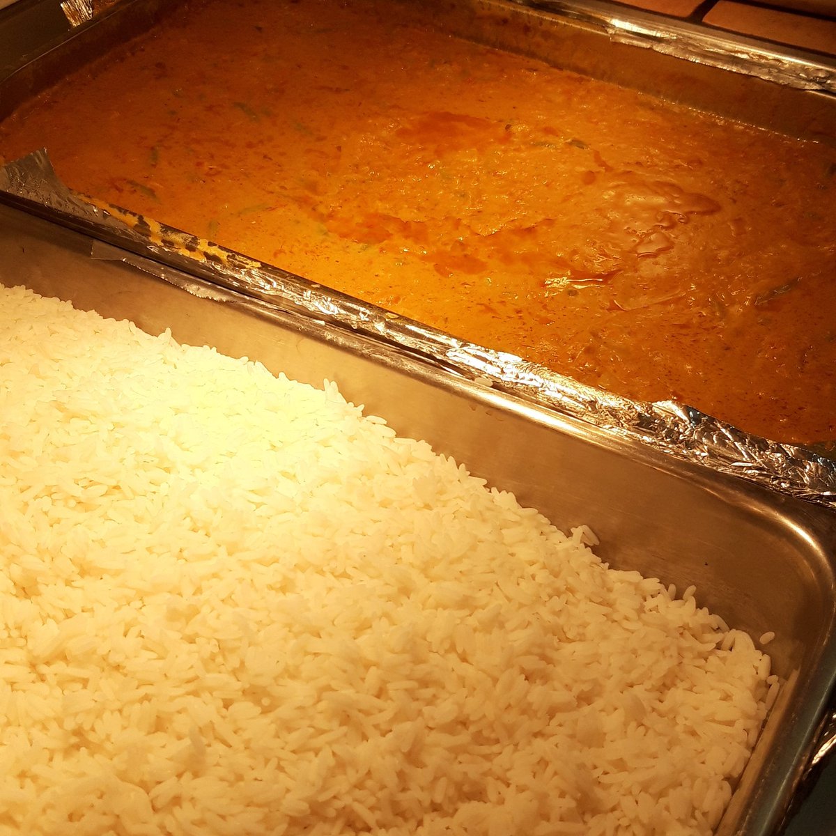 nptonhopecentre's tweet photo. Curry and rice, hot and fresh ready to feed 15 or so #roughsleepers in #Northampton plus #sofasurfers and those in hostels. Just a part of the wider service from Hope that makes real changes to people's lives. Food is the start, not the end, at Hope https://t.co/dsGVgLdQQa