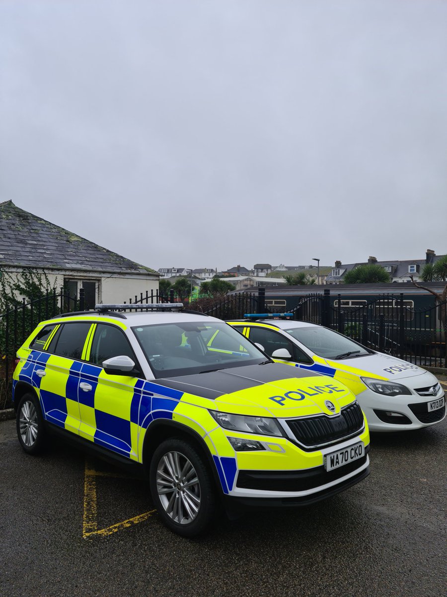 NewquayResponse's tweet photo. #Santa has visited us early at #Newquay, a lovely #skoda #kodiaq, one of our officers has been out and about in it this morning and the verdict is a very very big thumbs up π. #newcarsmell , #sgtscar #morebootspace #looksthepart #happyofficers @SKODAUK https://t.co/B7fOGUZwAm