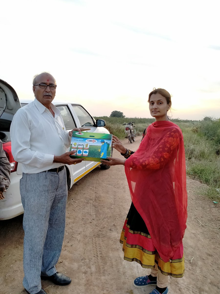 ReenaCh56691050's tweet photo. Feeling great to share #AgriOwn activities to distribute #safeown #farmersafetykit to #AgriOwn Farmers in #Surendranagar #Gujarat to make real our vision towards "Safe and Samruddh Kisan" looking forward to more support in my journey from @nstomar @TheWelspunGroup @krishijagran https://t.co/tsfsMuqvhJ