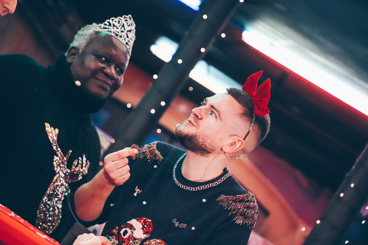 DeclassePodcast's tweet photo. Il est bon ce chocolat #déclassé @jeremstar ? 

Des chocolats piégés chez @DeclassePodcast 
C'est ici: 🤣 https://t.co/6yRz9CUDXi

La deuxième Partie arrive demain 💖 
#podcast #déclassé #jeremstar #Noel2020 https://t.co/1khAvKfvzW