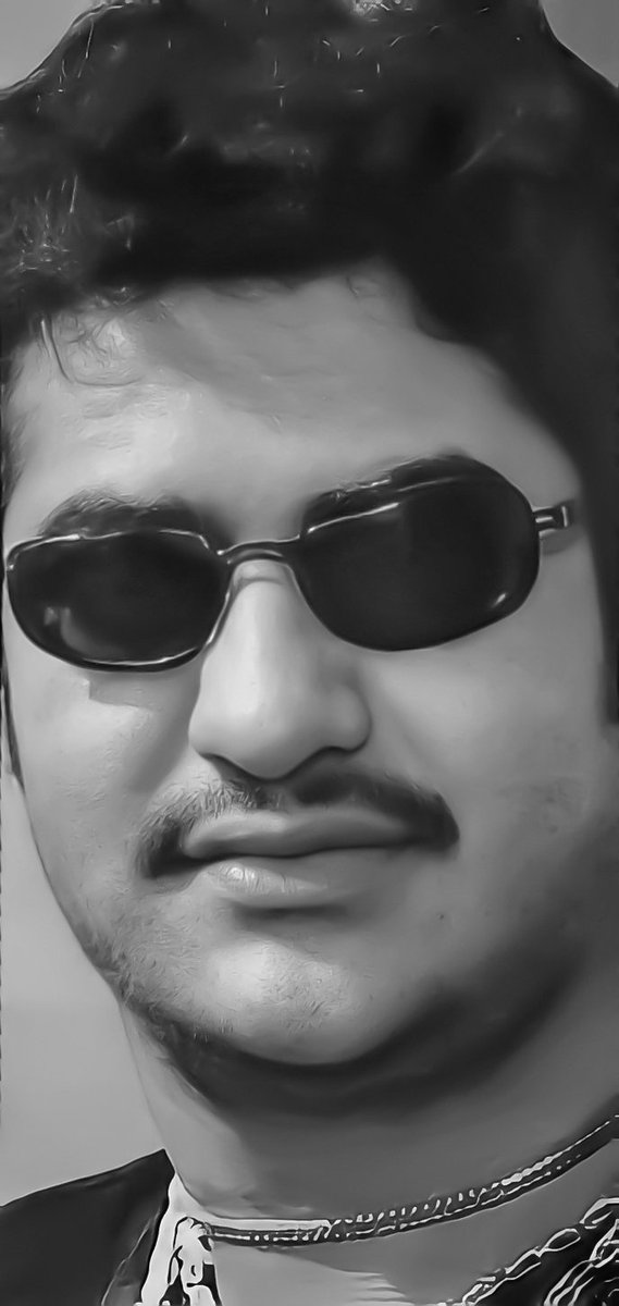 HariiTarak's tweet image. Good evening ☕ guys
#subbu  #KomaramBheemNTR @tarak9999 
HD wall link : t.me/joinchat/AAAAA…
#14YearsForRakhi