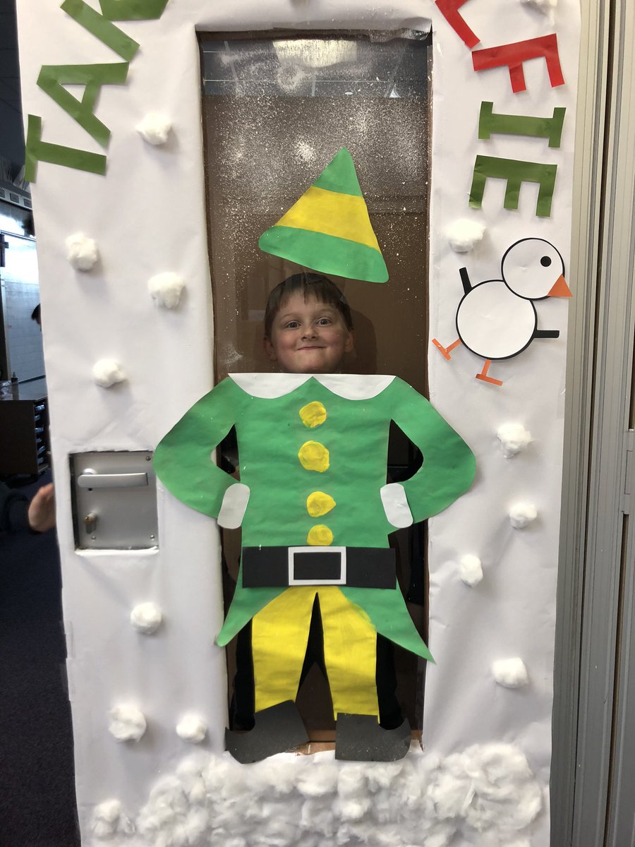 StClements_P5's tweet photo. Some Elf selfies! https://t.co/ygHCMFDLkk