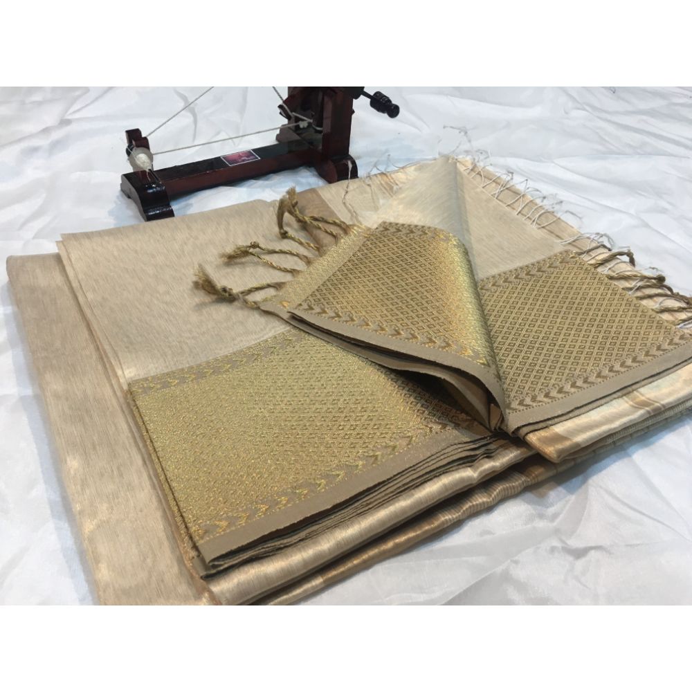 sixyardsaree's tweet photo. Rich Pallu Saree  Saree with a combination of White, Gold colors.
Reach us on 7799789085 (Call/WhatsApp).
Shop Now at https://t.co/j2wOAwSRWQ
#maheshwarisaree #puresilk #silksaree #sixyardsaree #handloomsaree #handloomweaves #muiltiborder https://t.co/5VLU8ZMnMe