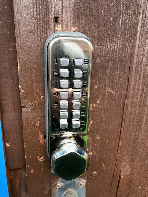 Codelocks's tweet photo. Another fantastic lock for your shed! The CL200 surface deadbolt is a great option for your sheds, gates and outbuilding. Thank you, Debbie for the pictures! https://t.co/FY7g77DhXU #CodelocksAtHome #CodelocksDIY https://t.co/ZbYTHITaLy