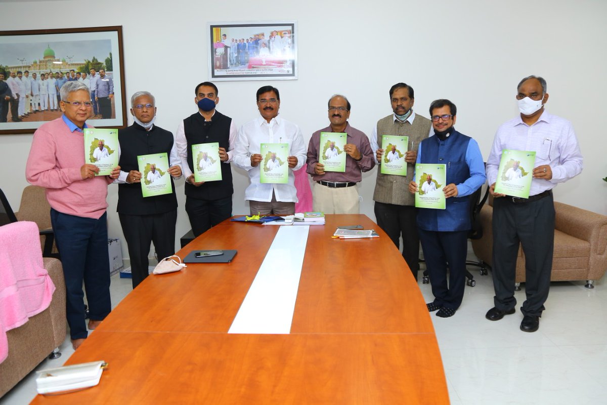 .@SingireddyTRS released a report on 'Marketing Strategy for #TelanganaSonaRice' based on a study by ISB, PJTSAU & Dept. of Agriculture, Telangana. As part of @JumpStart_ISB, study was conducted to create a marketing & branding plan to raise awareness about the rice variety.