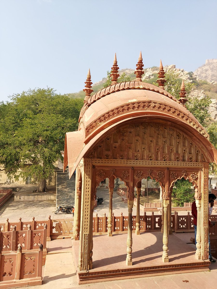 Next we visited Musi Maharani ki Chhatri. The cenotaph is absolutely gorgeous but there is no history written anywhere, no tour guide, no booklet nothing. The pretty waterbody around it is dirty, full of garbage and algal growth due to poor maintenance.