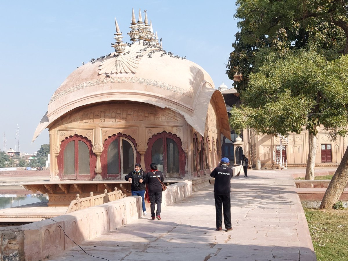 The Jalmahal was the summer capital of Bharatpur kings. The fort-palace is a great example of Rajasthani art & architecture. The palace compound tells great stories of valor of Jat kings. However, there is no material for tourists to educate themselves. Why  @my_rajasthan  @ASIGoI?