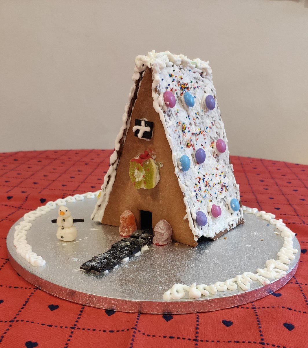 edvJump's tweet photo. With a lovely recipe/template from Nikki Willis https://t.co/Mh9p3aHml4 we had great fun making these. And even won the KCL Perinatal Imaging Dept Xmas Gingerbread competition by popular vote :) #bakinginlockdown https://t.co/2MzFrjjY7T
