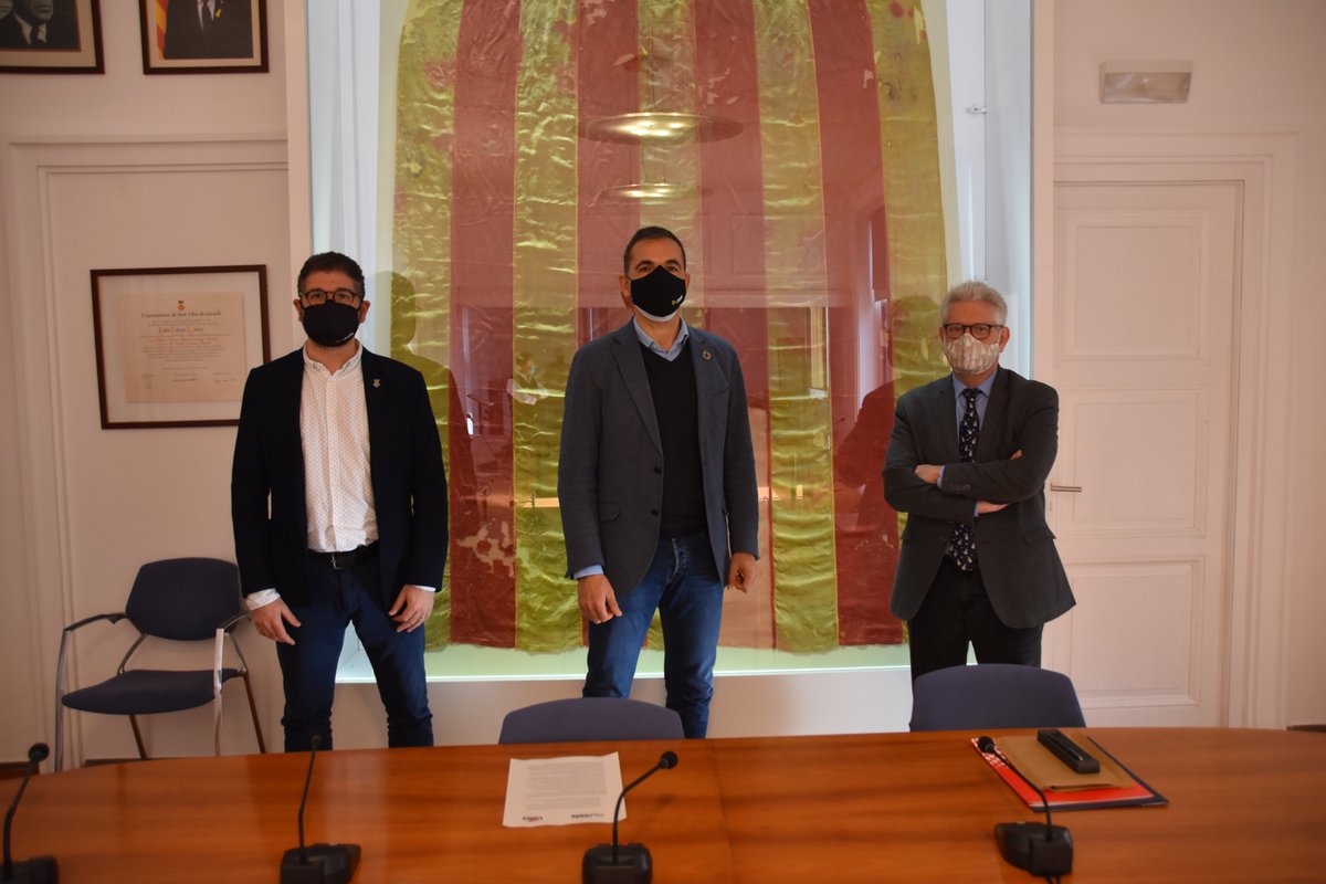 📰 "El pacte és molt positiu per a la ciutat", ha comentat Motas, "perquè l'esdeveniment va lligat a una extraordinària promoció de la ciutat i encaixa en la idea de Sant Feliu com a destí de turisme esportiu".
El regidor d'Esports, <a href="/DavidOliveras_8/">David Oliveras Sala</a>, també ha assistit a l'acte.