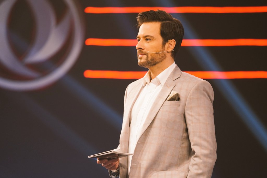 Highlights from DFSK #GloryS80Pro digital launch. 🌟
Hosts in frame - #NavinWaqar <a href="/mikaalzulfiqar/">Mikaal Zulfiqar</a> ✨
#CelebrityManagement @thinkepicpk 
Event Management <a href="/jbnjaws/">jBnJaws</a> 
DM for queries.
.........................................
#thinkepicpk #Mikaalzulfiqar #celebritymanager #pakistan