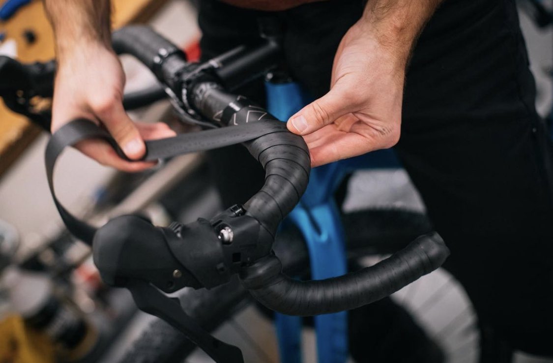 Not only does Easton's Microfiber Tape feature minimized road buzz with adhesive gel backing. It has an anti-shock foam and a microfiber cloth surface for extra grip. It transmits road feel without harshness and doesn't get squishy or slippery like traditional gel tape.