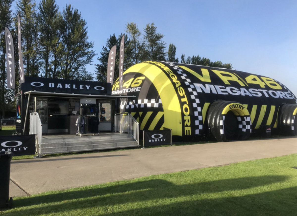 We worked with Oakley to develop a bespoke mobile retail unit to showcase their product, outdoors in a socially distanced safe environment.

Do YOU need something out of the ordinary built but don't know who to turn to?....#wecanbuildit 

gorillauk.com/case-studies/o…