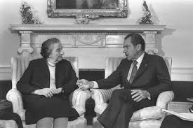 Exercici_GMeir's tweet photo. [1973] La promoció de la Pau i l'establiment de les relacions diplomàtiques amb els nostres aliats ha de ser una prioritat.
Es per això que aquest any he estat reunint-me amb diferents líders polítics com @ex_Nixon @WillyBrandt @PabloVI.

#polintmati #ironladymiddleeast https://t.co/54cynCyGGQ