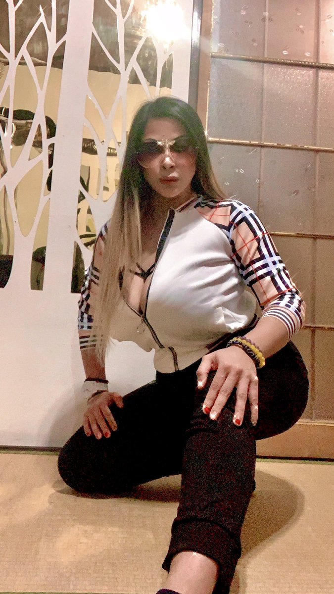 queen_chesca39's tweet photo. Design dreams, not clothes and wear them in the best way possible.. 😉✨
👀 by: #EasyCon 💄 by: #MissRose
Powered by: #Herbalife
#Slay #Latasian #BadassWoman #BossBae #BossOfStress #MumInBiz #GlamorousPunkWrestler #MMA #Athlete #iMEveryWomanItsAllInMe https://t.co/rFjr3McLNJ
