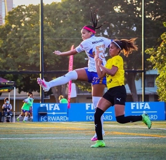 TrincheraDepor's tweet photo. ¡OFICIAL!

El @cdpozoalbensefe a través de sus redes sociales hizo oficial el fichaje de Yerenis De León.

La panameña 🇵🇦 jugará con Karla Riley en el Pozoalbense quien es líder del Grupo Sur-A en Reto Iberdrola.

#TrincheraDeportiva #RetoIberdrola #FútbolFemenino https://t.co/UTYD9oe0qf