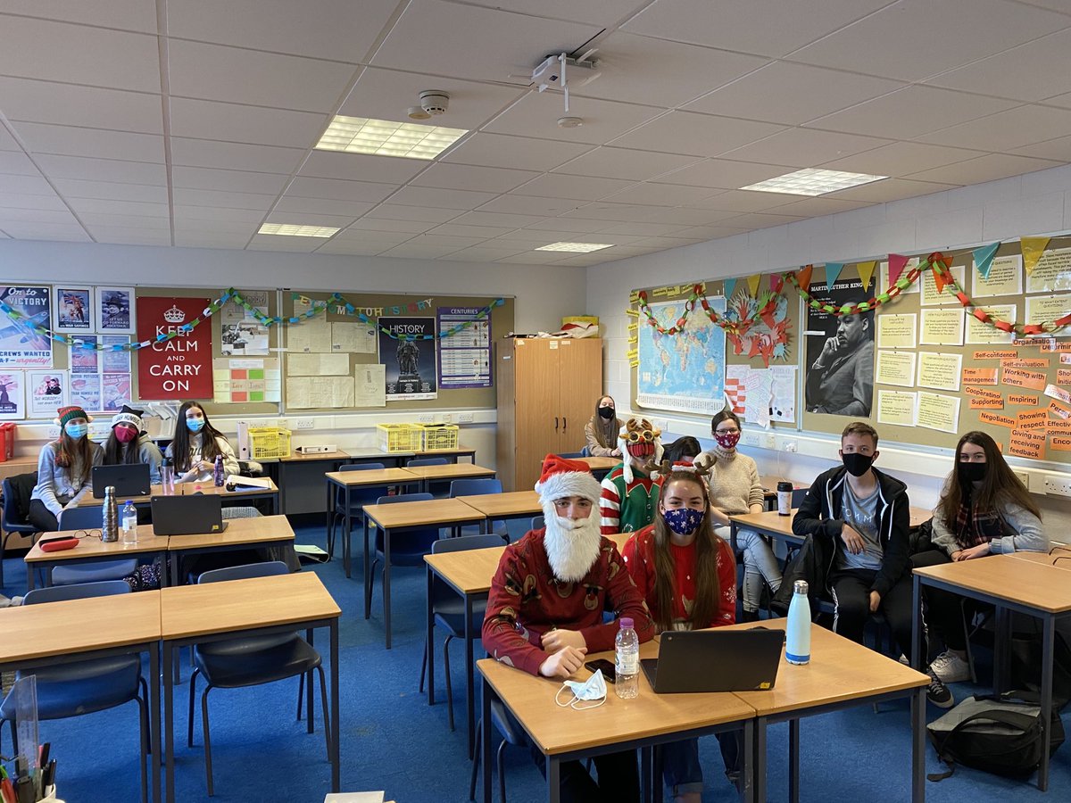 MissNDuncan's tweet photo. Thank you to the amazing S6 for putting together some virtual Christmas fun for ⁦@rosshigh⁩ pupils today P6 and P7! Merry Christmas everyone 🎄🎉 Have a well deserved, restful holiday! See you all in 2021! https://t.co/cN4hZL6CqX