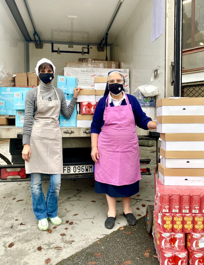 Villa_Torretta's tweet photo. Our Company, the GDF Hotel, has donated a load of food to the tireless volunteers of the non-profit Associazione Gruppo di Betania Onlus. We feel close to this important association dedicated to the growth and promotion of adolescents in difficulty. Merry Christmas to all!❤️ https://t.co/slrPIhxn5b