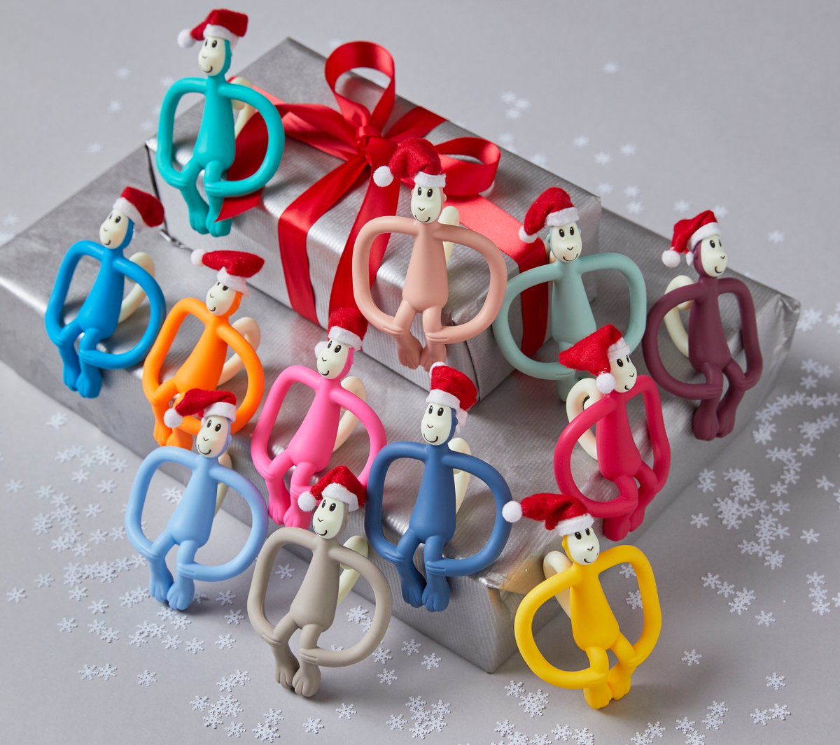 Give the gift of soothed gums this Christmas with our Original Teething Toy, available in 12 stylish colours your little one will love 🐵💕