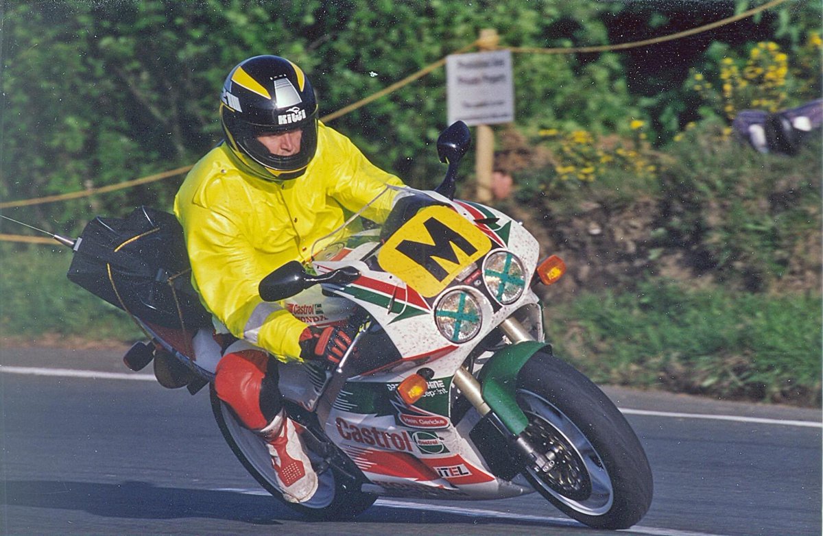 Ned Bowers Honda RC45 Photo: Eric Whitehead