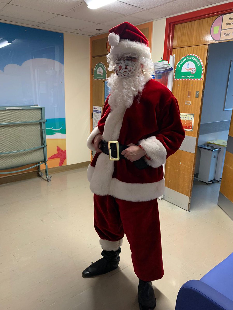 LaurenRiding4's tweet photo. Today on Paeds we have had a visit from Father Christmas all the children were so excited and each recieved a gift. @CatherineMedway @LancsHospPaeds @JoConnolly_ @TracyDenny9 @SallyMccluskie #christmas2020 #paediatric #FatherChristmas https://t.co/BJRB0d0FHC