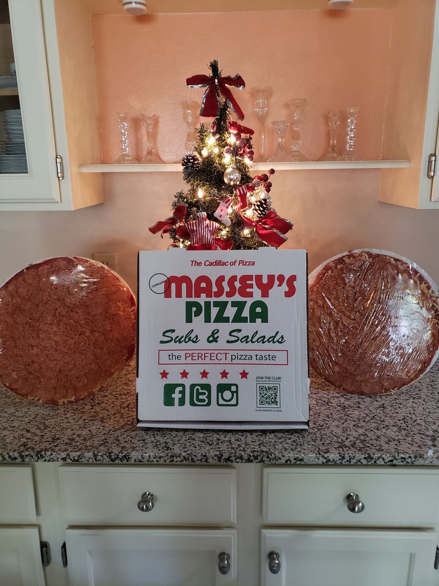 MasseysPizza's tweet photo. It's going to be a Merry Christmas in Florida! #masseysbymail #marcclark https://t.co/TIQSGWd6oz