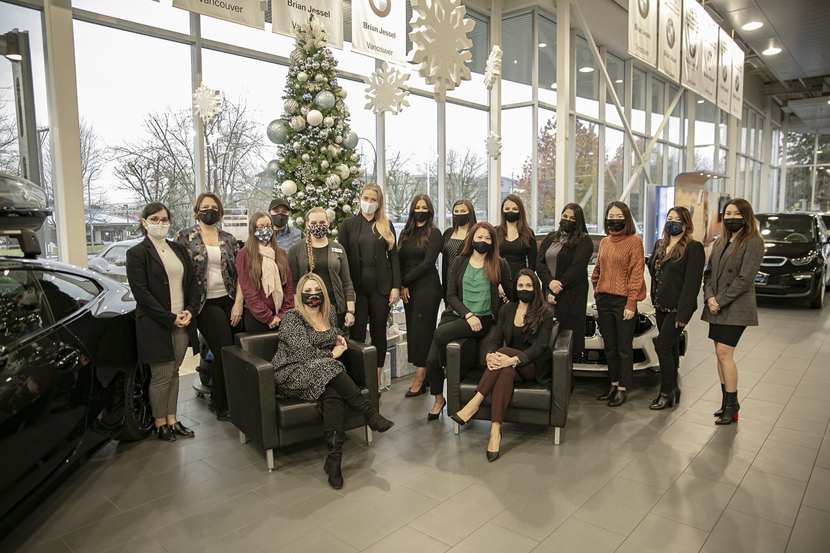 Christmas is here! The team at Brian Jessel BMW wishes you all #safeandhappyholidays. Jolly holly-days to you and yours!

#holidaycheer #teamwork #servicewithasmile #bmwlife #brianjesselbmw #tistheseason #seasongreetings
