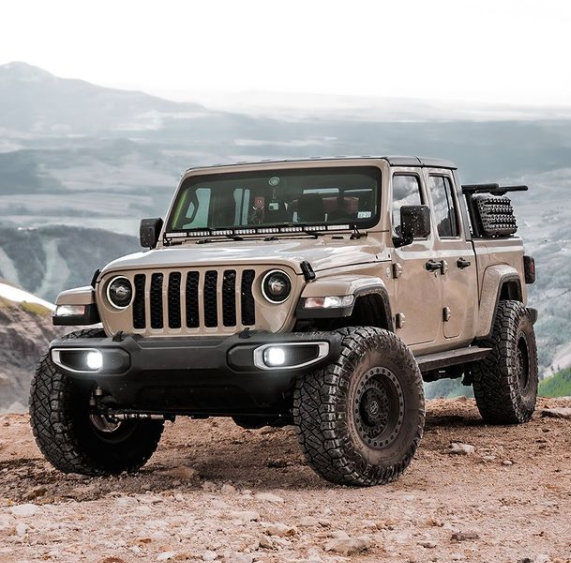 Freedomcountry2's tweet photo. The #Jeep #Gladiator knows no bounds or elevations! 😉 
 #FreedomCountry #Killeen #BuyforlessatKilleen https://t.co/xgao9MptM2