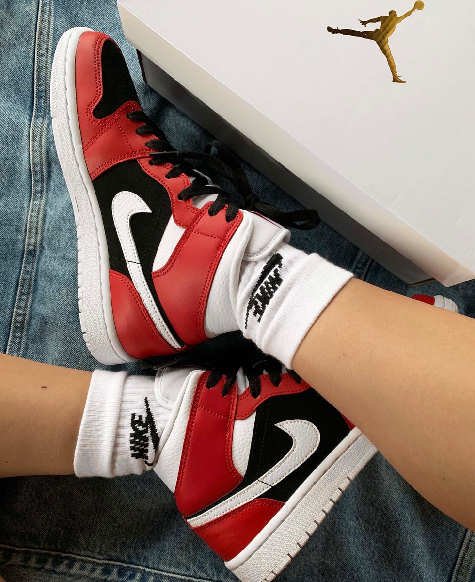 TheSoleWomens's tweet photo. CHRISTMAS GIVEAWAY! We're giving away the Air Jordan 1 Gym Red to one lucky winner. 🔥

The rules are simple:

1. Follow @thesolewomens
2. LIKE and RETWEET this tweet
3. Comment with your UK shoe size 

Good luck! The winner will be announced on 31st December. https://t.co/AvtWbUH4dl